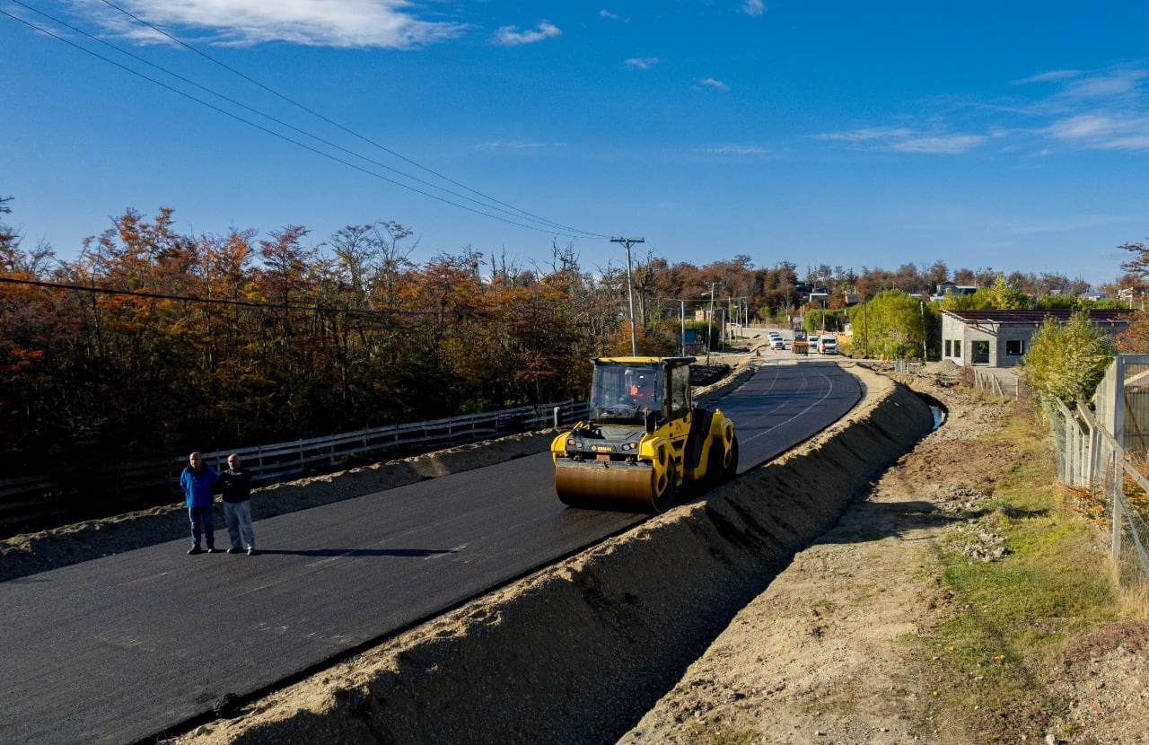 Reactivan la pavimentación de ruta provincial Nº1 Bajada del Lago Fagnano