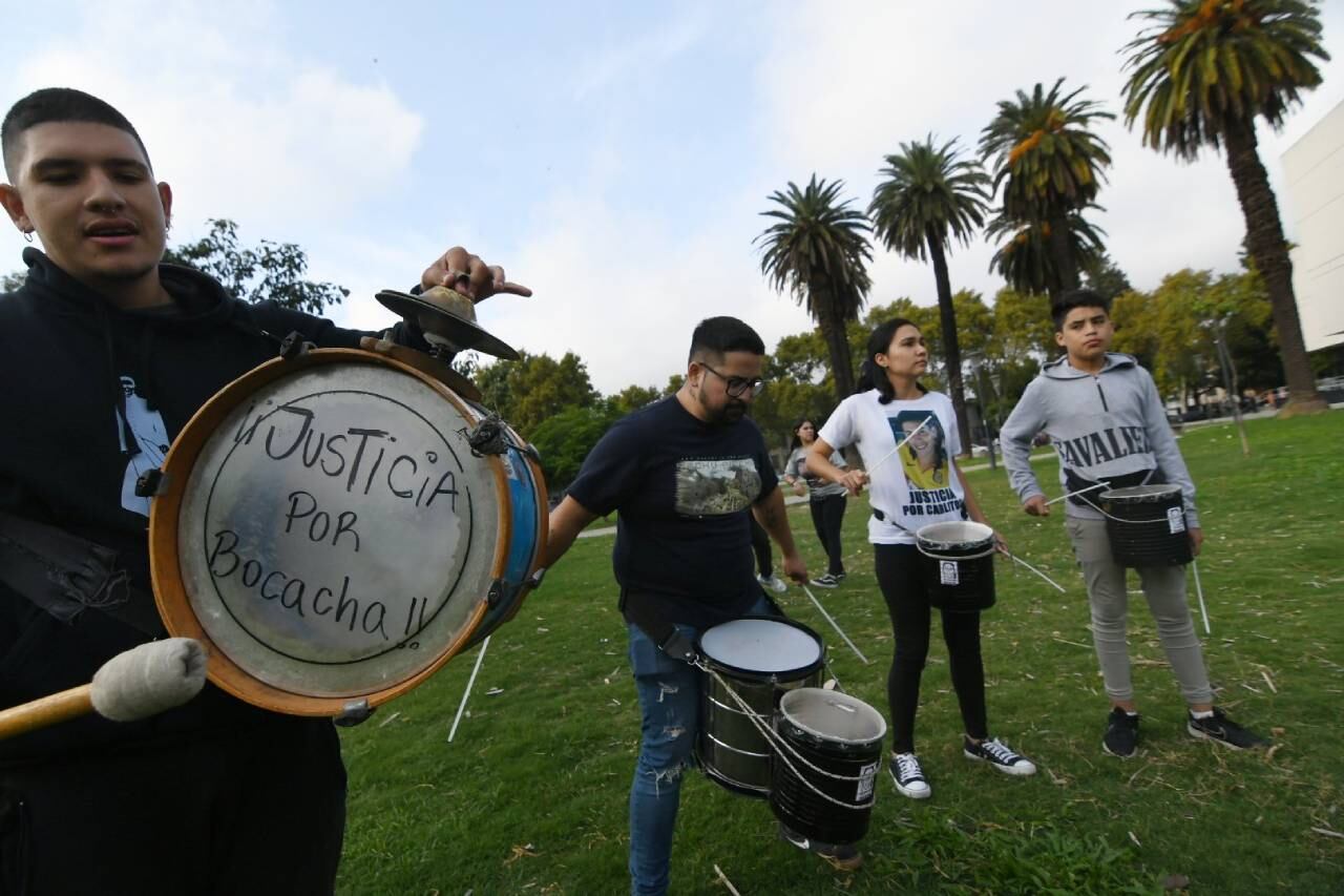 Familiares y amigos de Carlos Orellano asistieron al inicio del juicio por la muerte de "Bocacha" en Rosario.