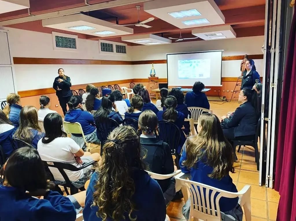 La Policía Comunitaria realizó charlas con la comunidad iguazuense.