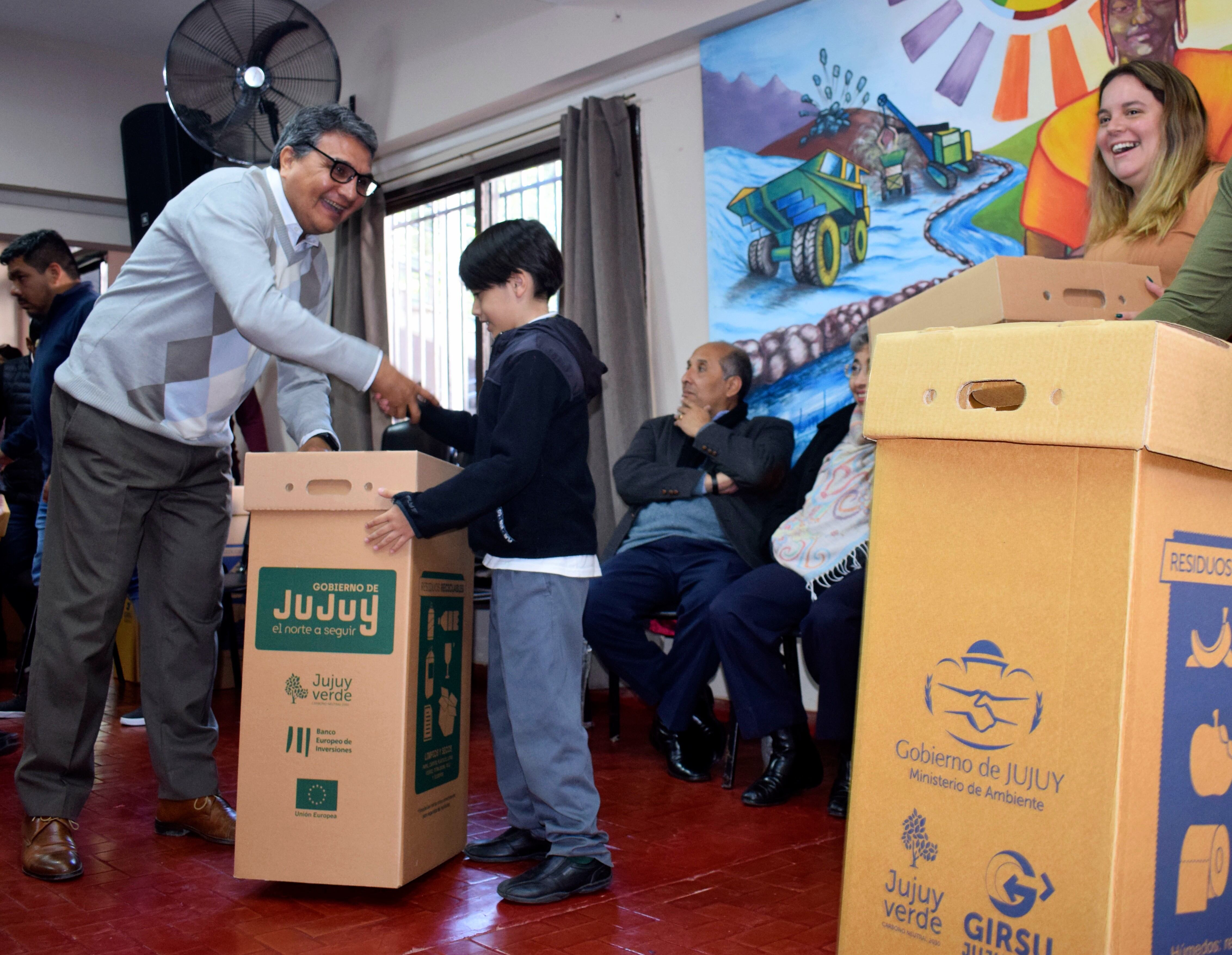 Contenedores de residuos provistos por la empresa estatal GIRSU serán destinados a la recolección de papel en desuso, en el Concejo Deliberante de San Salvador de Jujuy.