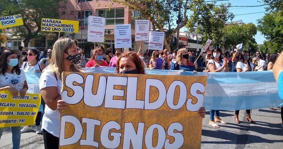 Gremios docentes de la CGT realizan este lunes un paro en reclamo de “financiamiento de la educación”.