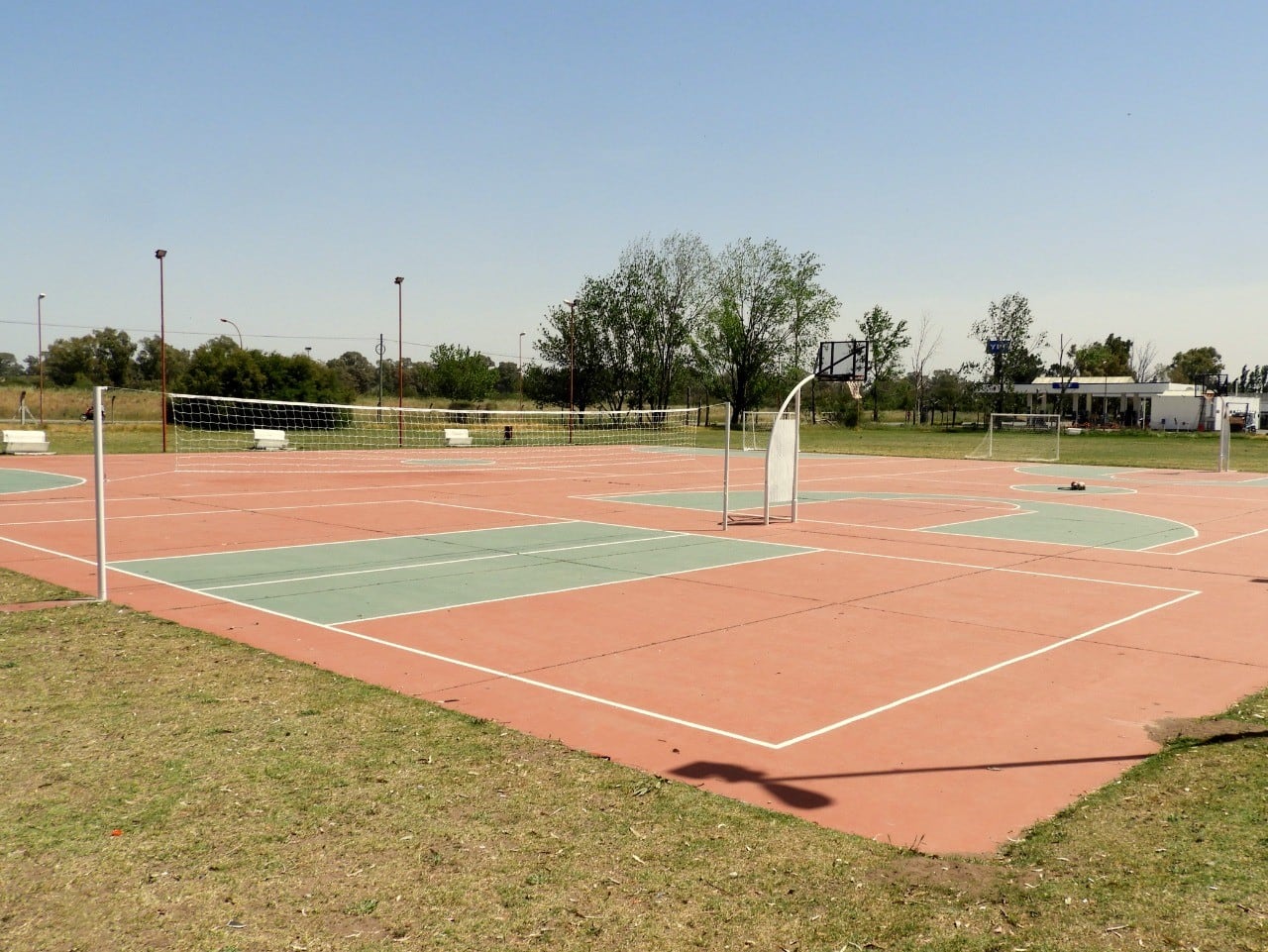 El Municipio rediseñó el playón deportivo