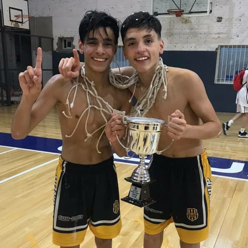 Mateo y Lionel Gómez Lepez, campeones U-15