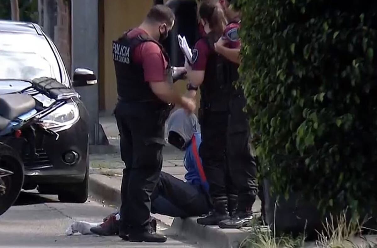 Dos motochorros chocaron y mataron a un policía tras un robo