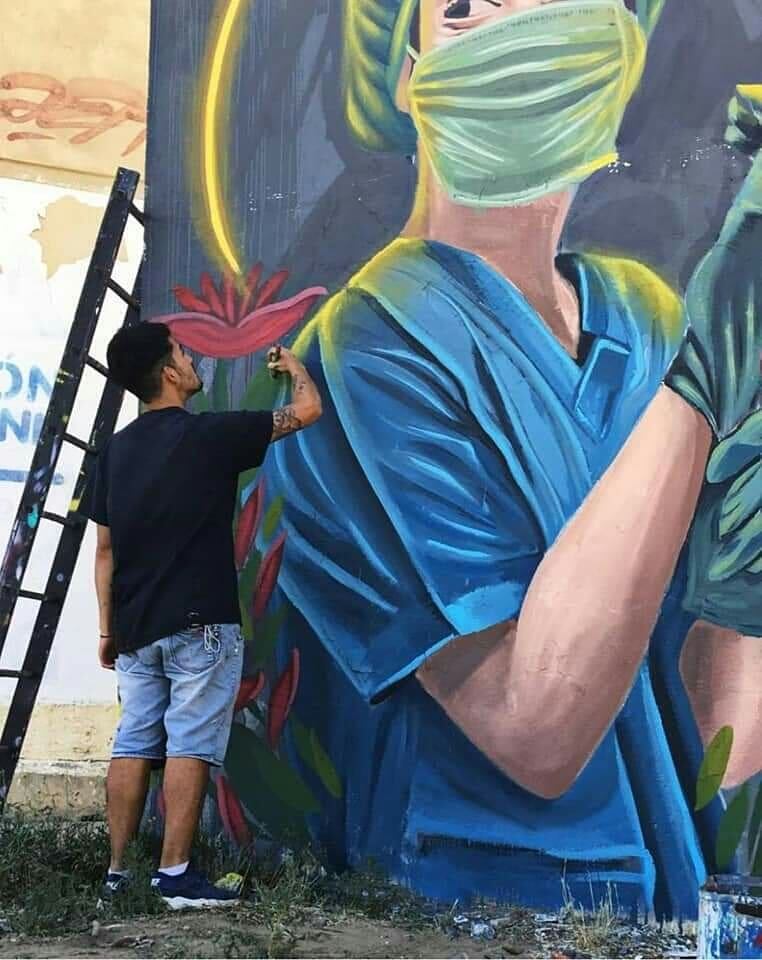 Realizan mural en homenaje al personal de salud