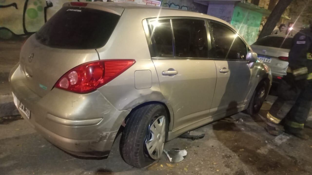 Daños en otro auto. (Policía)