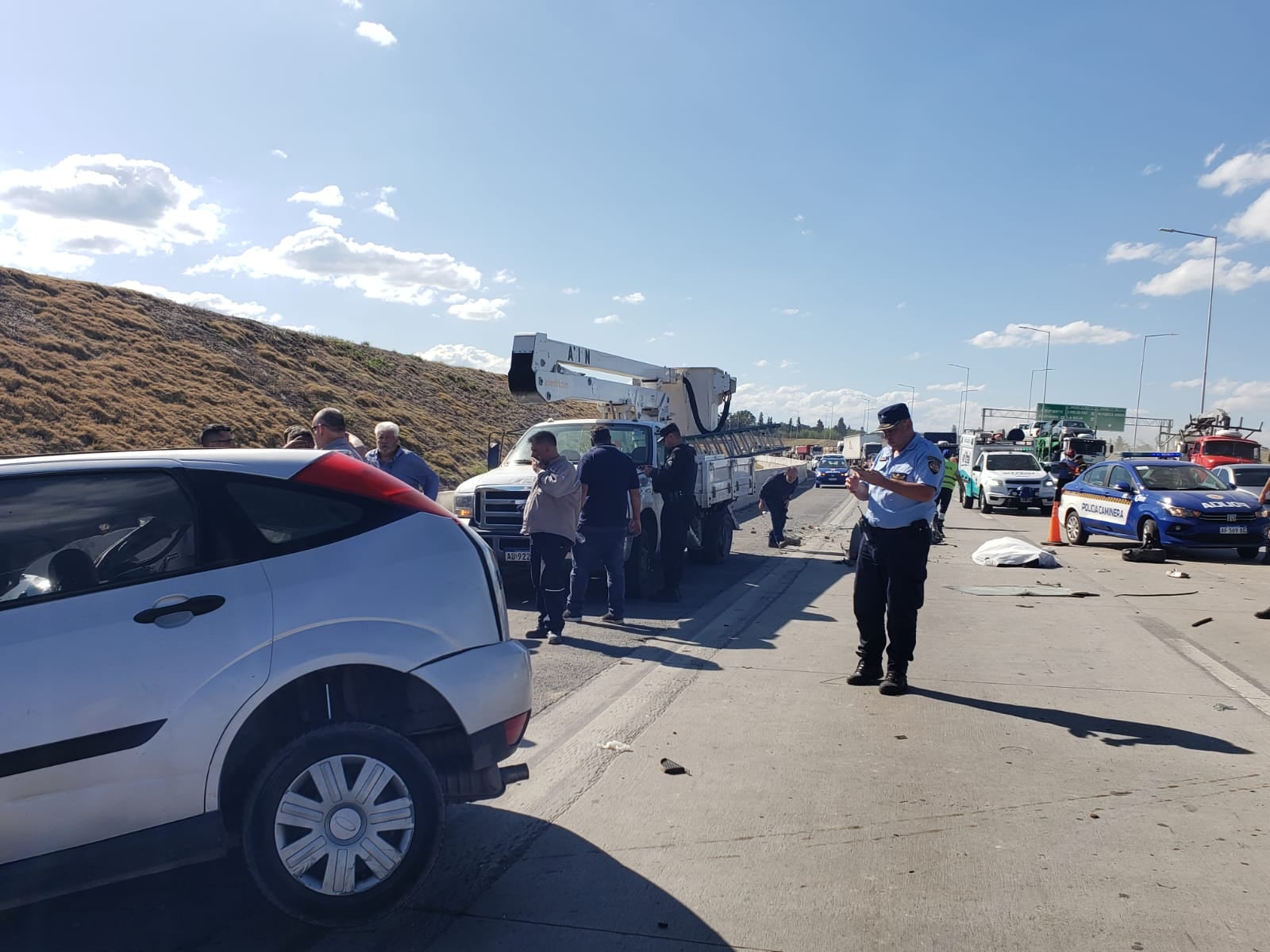 Un Ford Focus impactó contra un operario de Epec.