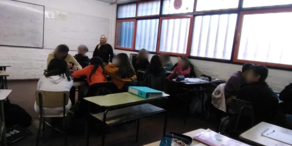 Taller de sensibilización y concientización de las violencias hacia las mujeres y personas LGTBQ+en la Escuela N° 2