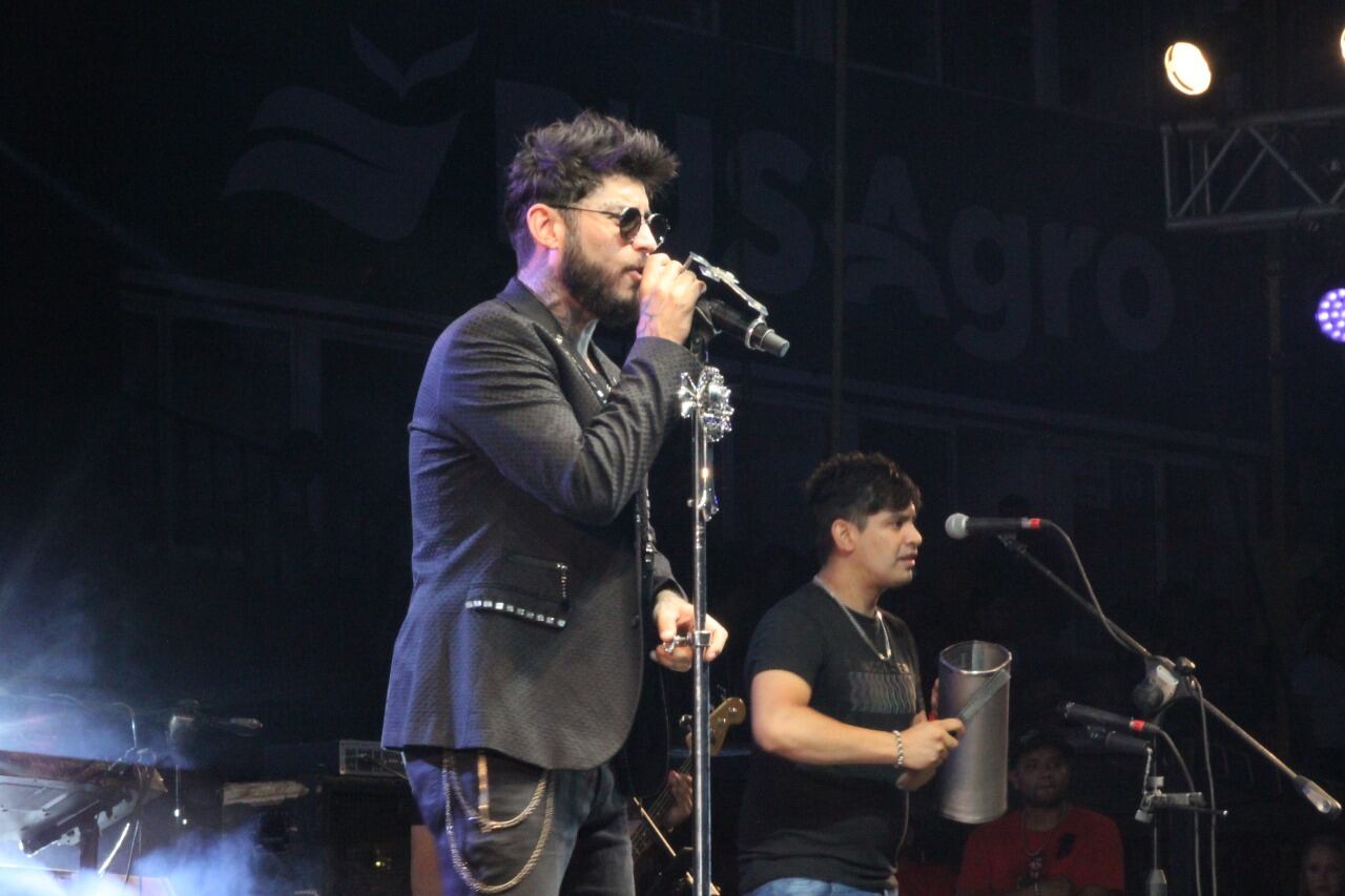 Ulises Bueno cerró la novena noche del festival de Jesús María 2022.