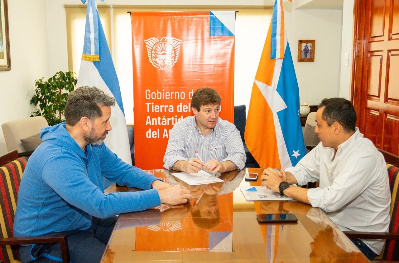 Gustavo Melella anunció la construcción de ambos espacios