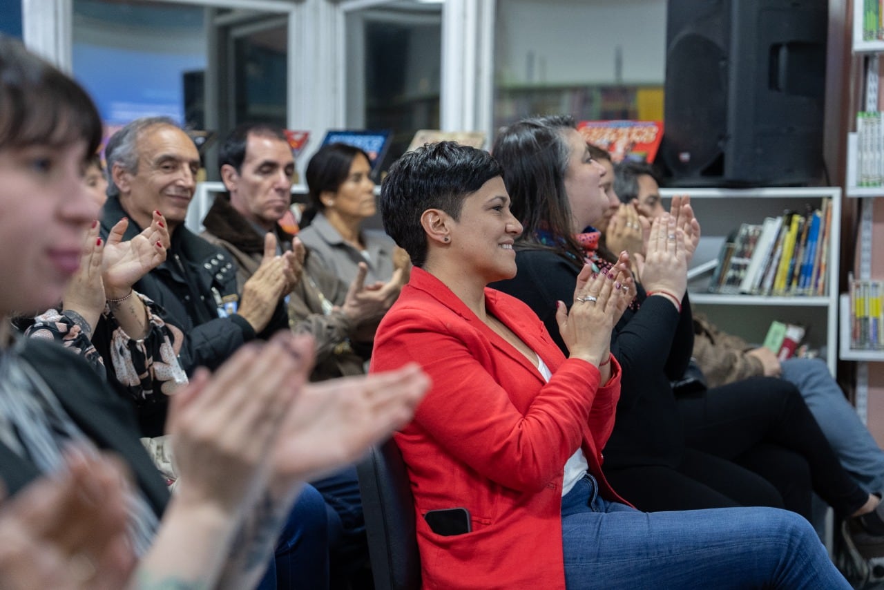 Los presentes aplaudieron a cada finalización de lectura de textos o alocución.