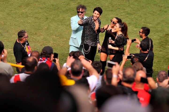 Tini Stoessel cantó en la previa del partido River vs. Flamengo.