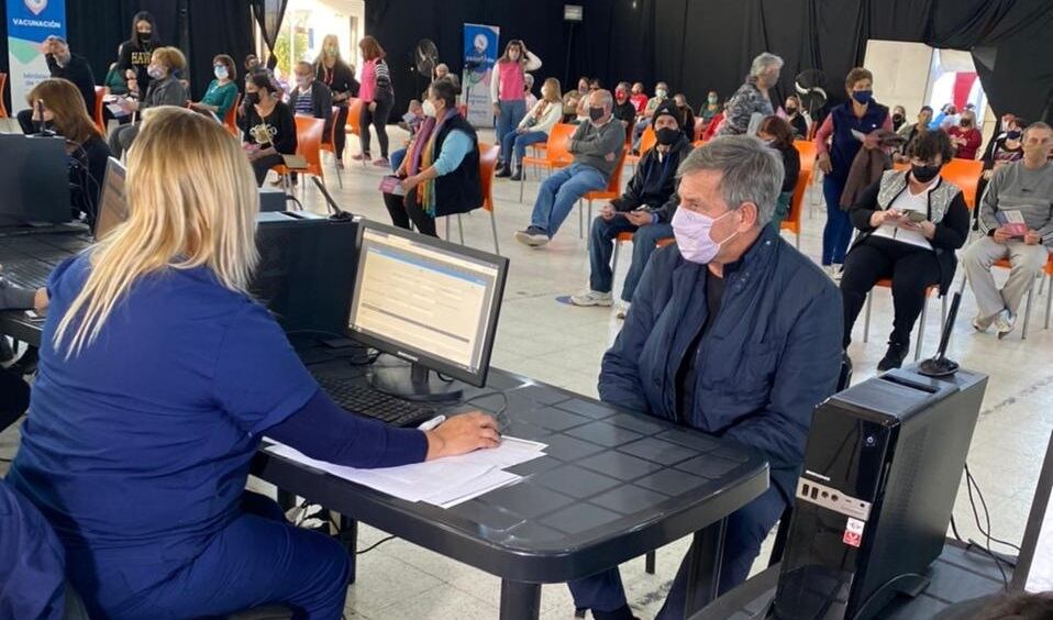 El periodista de 61 años se presentó en La Esquina Encendida tras confirmar su turno por teléfono.