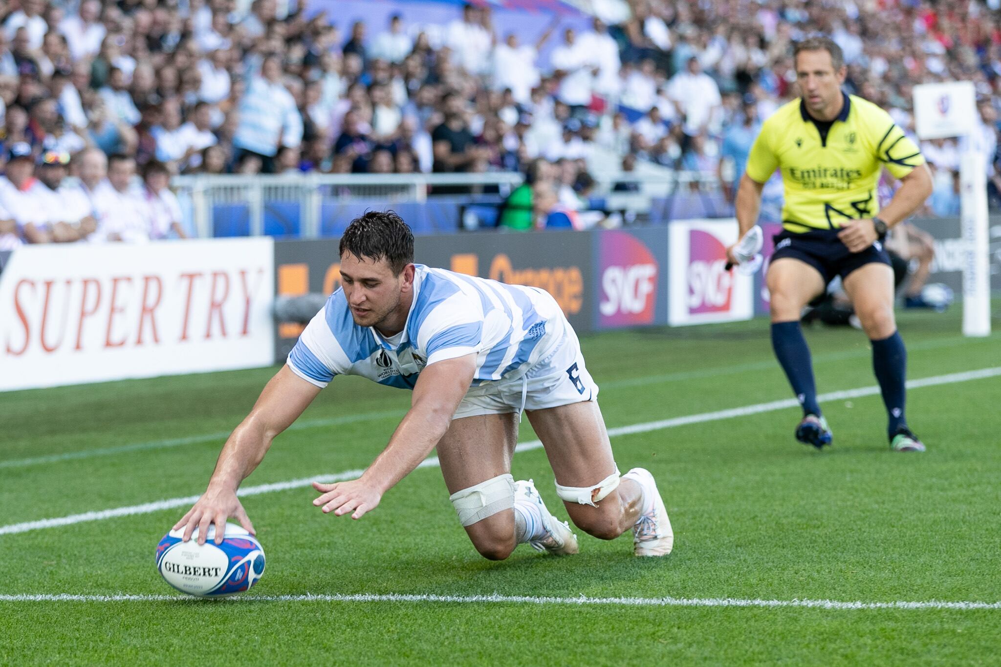 Juan Martín González, con try ante Chile, en el Mundial de Rugby en Francia.