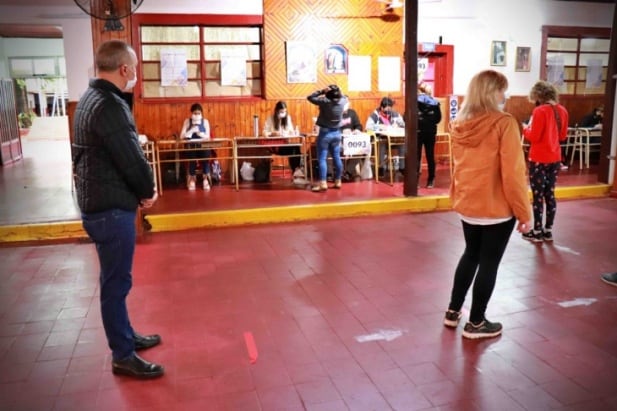 En el Instituto Superior Pedro Goyena emitió su voto el Vicegobernador, Carlos Arce