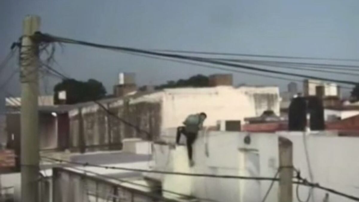 Video: en Córdoba, robaron de todo y se escaparon por el techo, pero los detuvieron