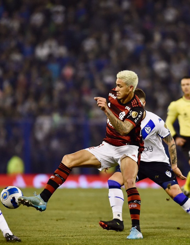 Pedro Guilherme en acción frente a Vélez.