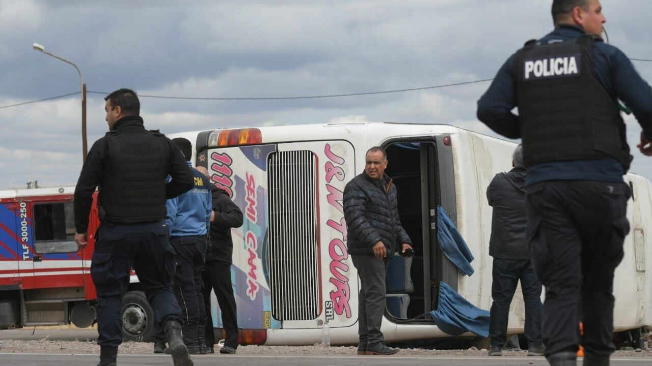 El accidente del micro que transportaba hinchas de Boca a Mendoza, dejó imágenes desgarradoras.