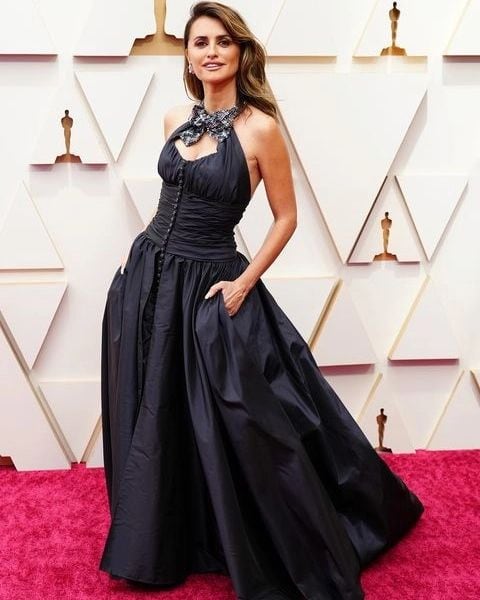 Penélope Cruz en la alfombra roja de los Premios Oscar 2022.