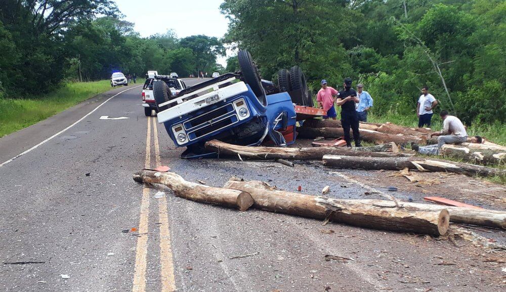 Accidente vial con saldo de milagro sobre la Ruta Provincial N°4.