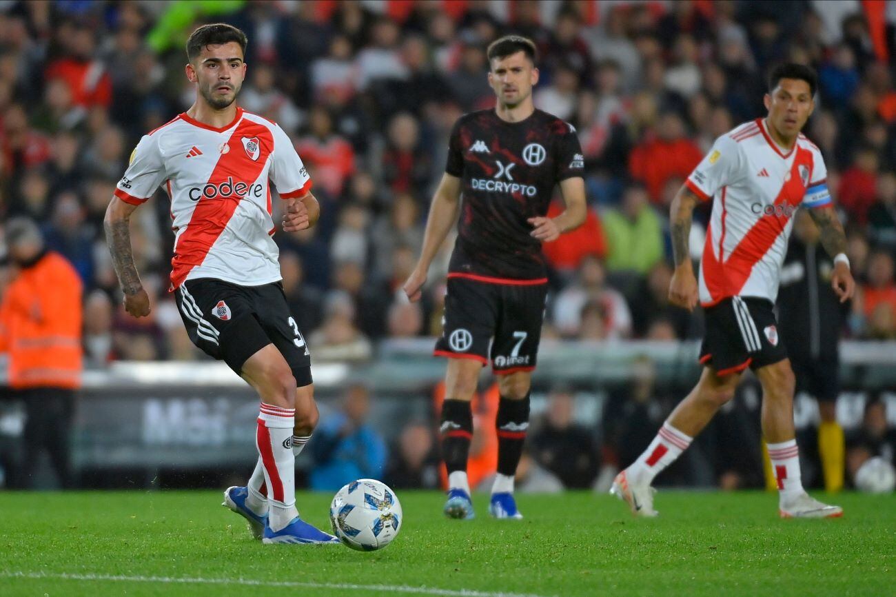 Huracán aprovechó los espacios y se impuso en el Monumental.