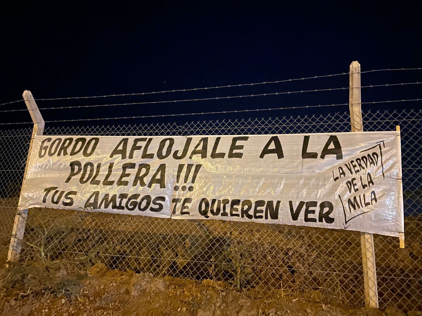 El pasacalle de Salta en donde unos sujetos le piden a su amigo que vuelva a pasar tiempo con ellos.