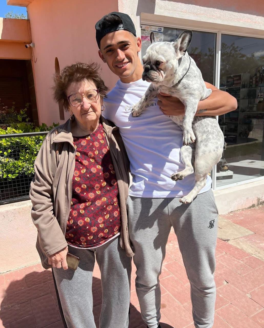 Pablo Solari y su fugaz visita a Arizona para reencontrarse con su abuela, Elva