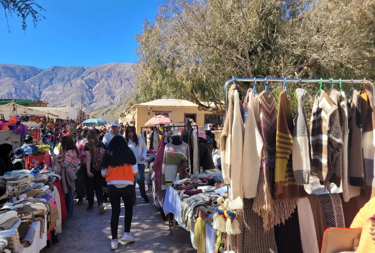 El encuentro ofrece una gran variedad y todo tipo de prendas que llevan materiales y técnicas propias de cada región de Jujuy.