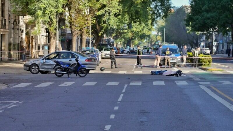 El choque se dio en horas de la madrugada en pleno centro de Rosario