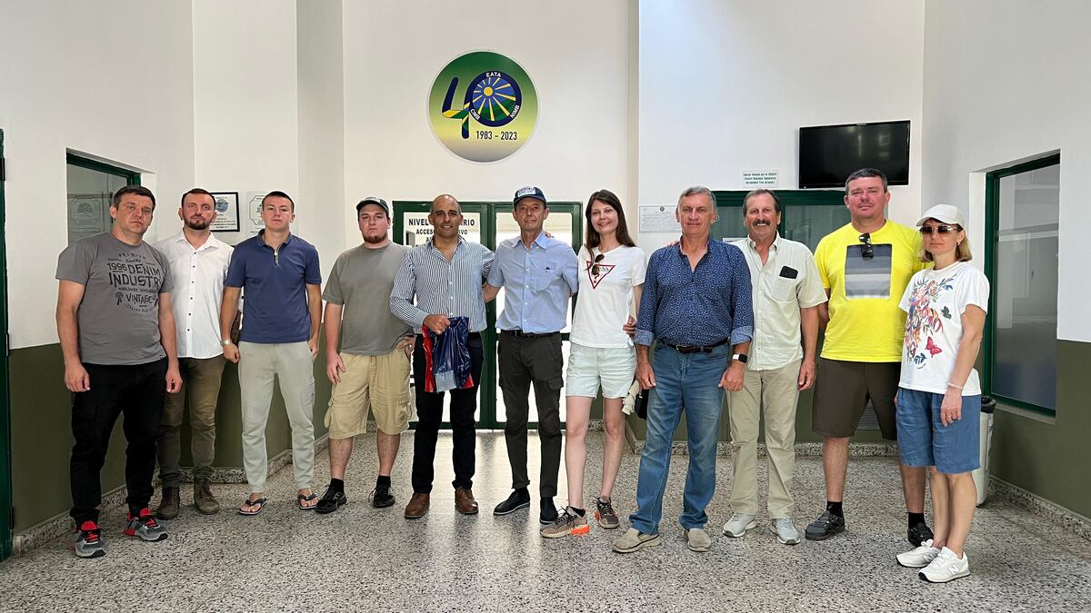 Ingenieros agrónomos y empresarios rusos visitaron la Escuela Agropecuaria de Tres Arroyos