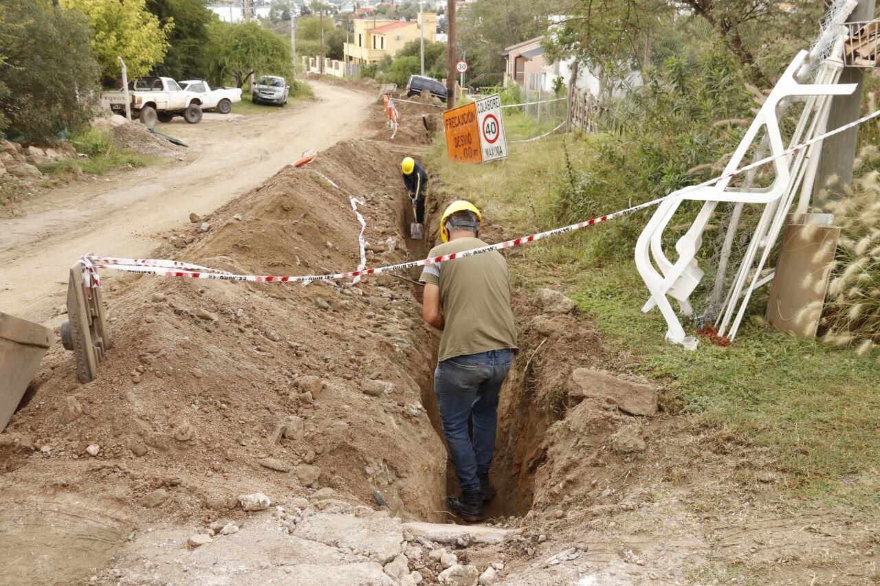 Avanza la obra de agua potable en Villa Parque San Miguel.