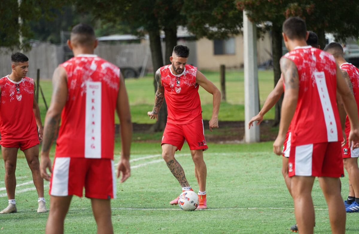 Al final lo de Instituto es un triangular y debuta con Liverpool de Uruguay