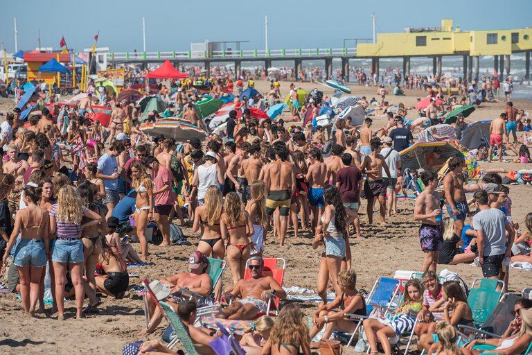 Las playas de Pinamar abarrotadas.