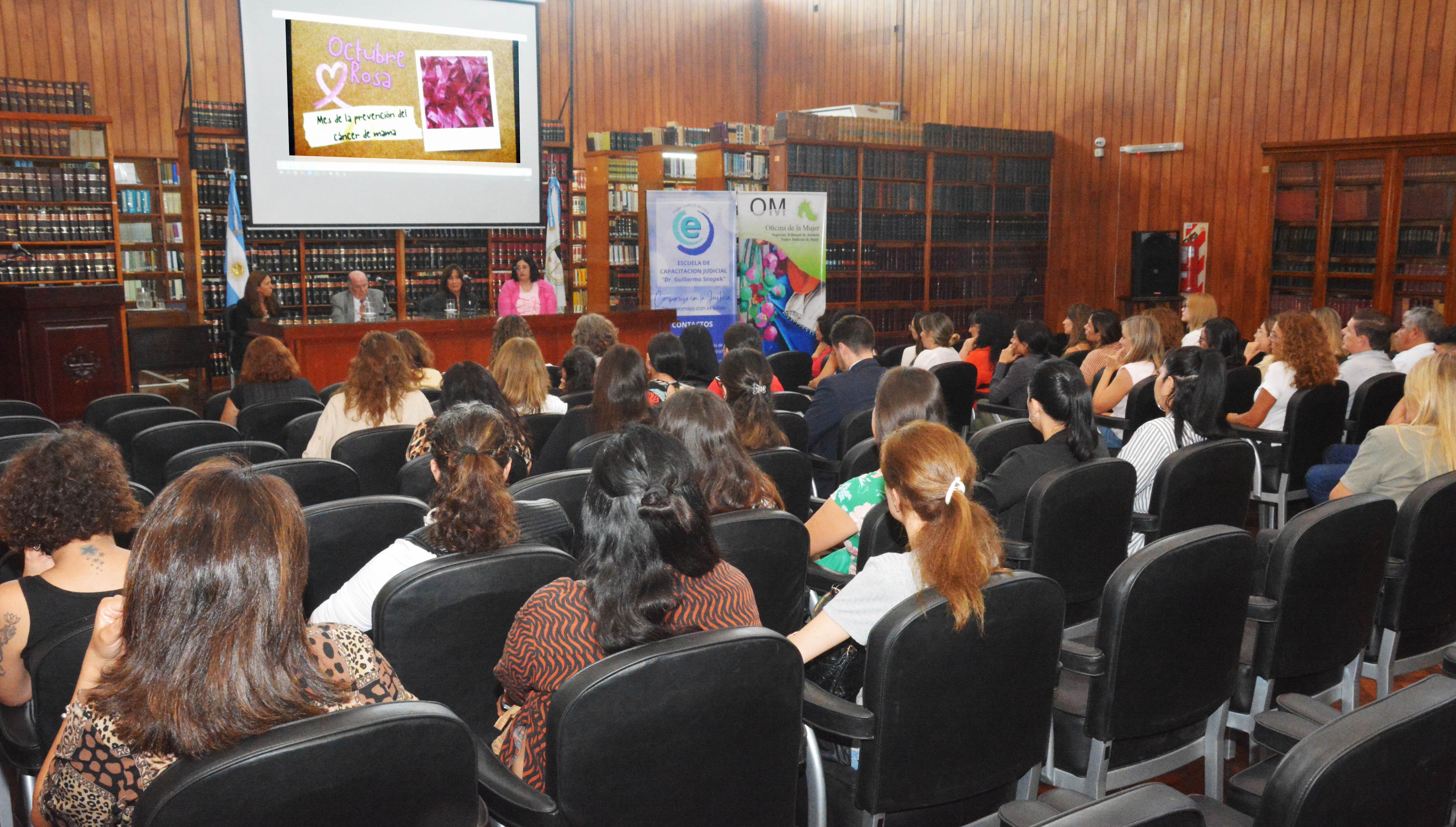 La Suprema Corte de Justicia de Jujuy adhirió a la jornada de concientización sobre cáncer de mama, con una charla en el salón "Dalmacio Vélez Sársfield".