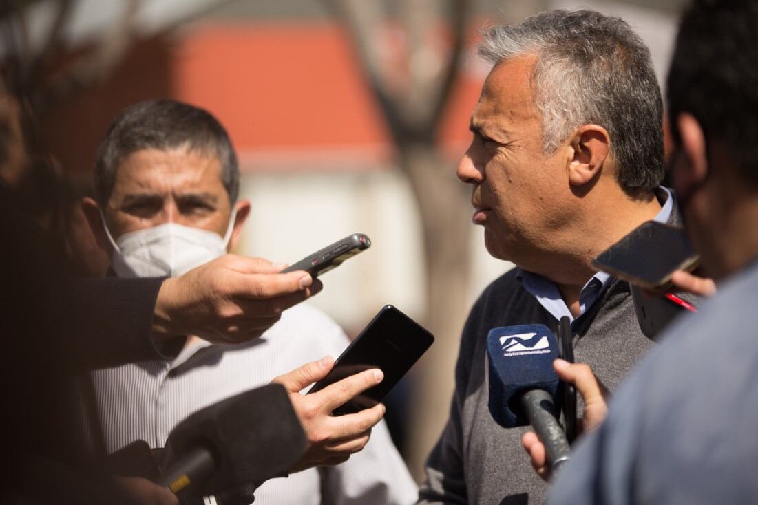 Alfreo Cornejo y as u lado el intendente Walther Marcolini.