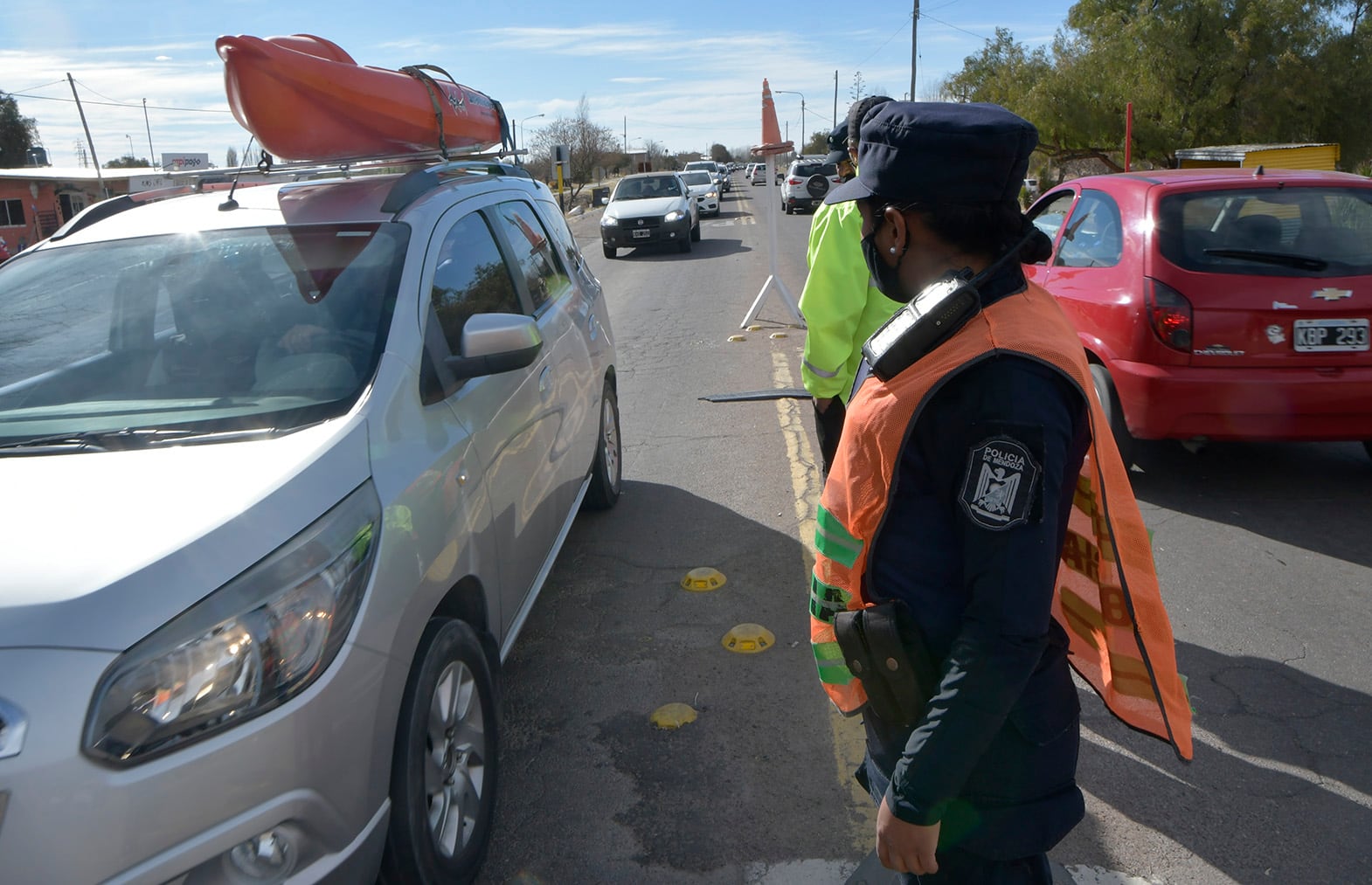 Mendoza 16 agosto de 2021 Policiales
Fin de semana largo 
La policía científica y antinarcóticos realiza controles de seguridad y drogas en Las Compuertas , Luján de Cuyo


Foto: Orlando Pelichotti  / Los Andes