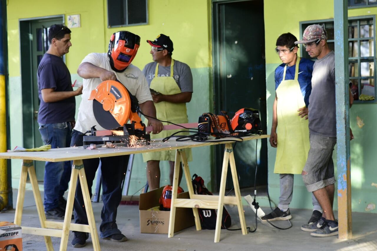 En Córdoba, carreros inician proceso de alfabetización y capacitación en oficios. (Municipalidad).