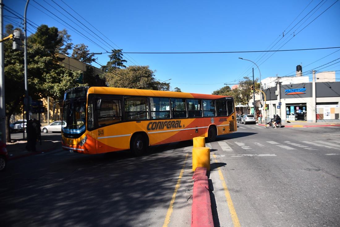 Una joven fue atropellado por un colectivo en Patria y Oncativo de barrio general paz. (Pedro Castillo)