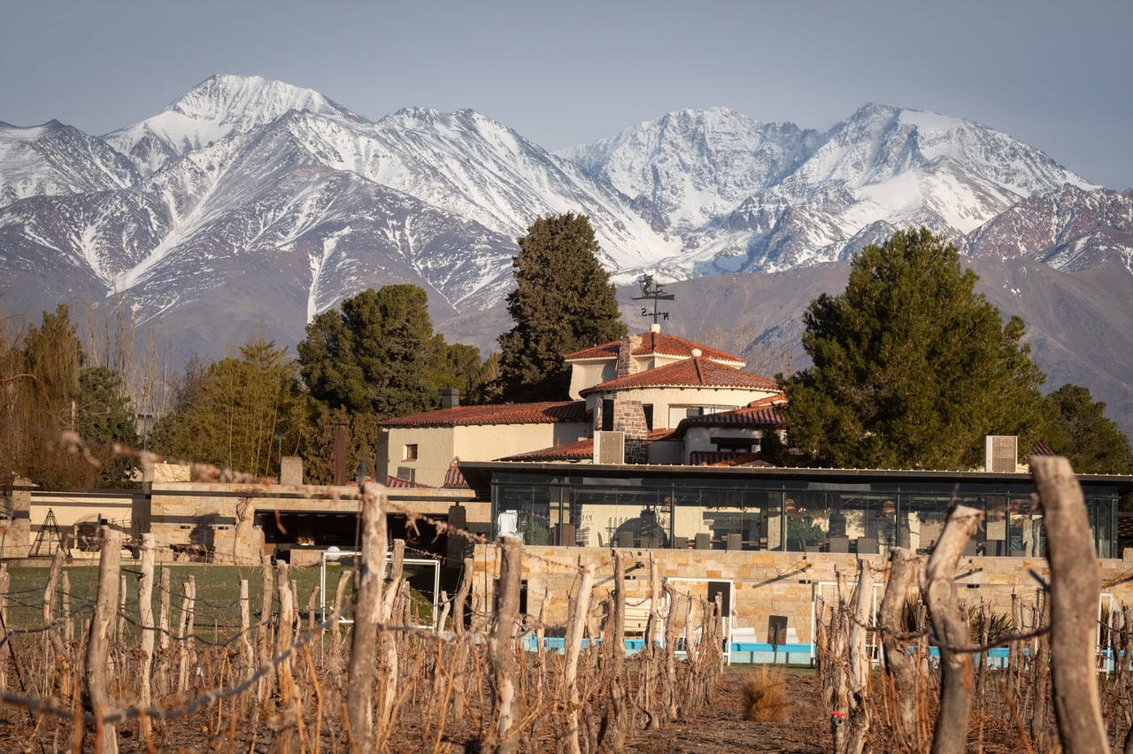 Joya arquitectónica
El gran Hotel Potrerillos ubicado en uno de los lugares mas lindos de Mendoza, junto al embalse Potrerillos,  abrió sus puertas nuevamente hace unos años y hoy recibe a cientos de turistas.

Foto: Ignacio Blanco / Los Andes