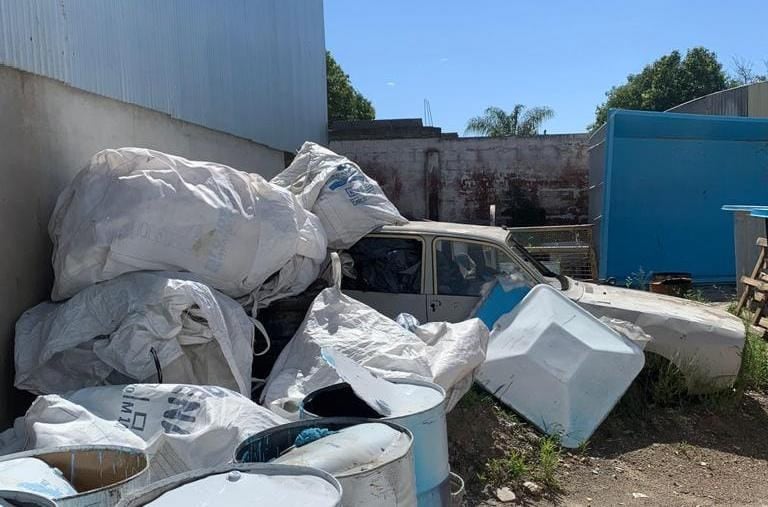 La Municipalidad clausuró una fábrica de piletas en barrio Los Boulevares. (Municipalidad de Córdoba