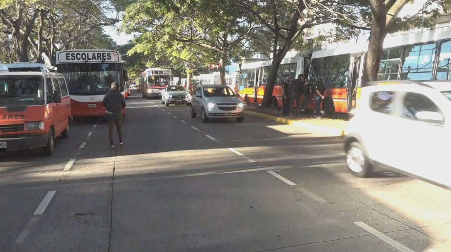 Banderazos frente a la Quinta de Olivos y Panamericana: reclaman por clases presenciales