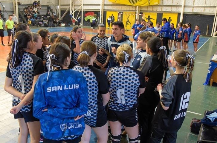 las nenas de San Luis se consagraron campeonas en el Argentino de handball menores y ascendieron