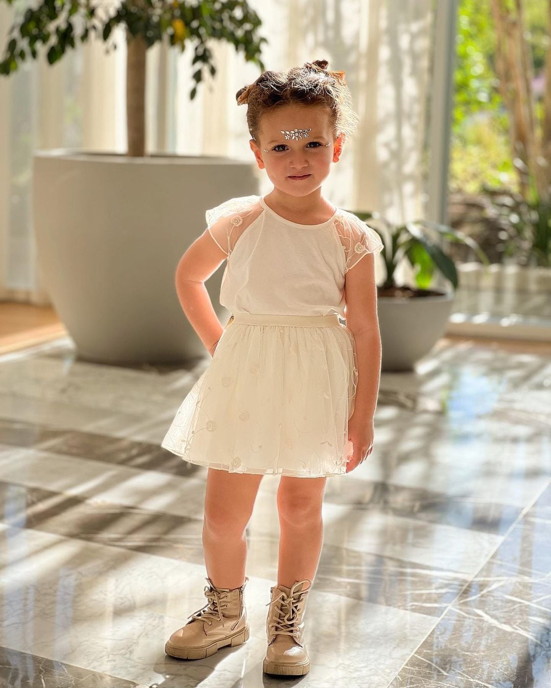 Francesca, la hija de Rodrigo de Paul y Camila Homs, es toda una mini diva.