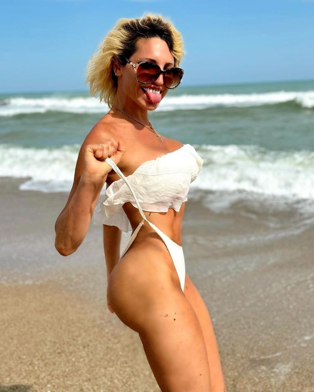 Vicky Xipolitakis impactó desde el mar. Gentileza Instagram.