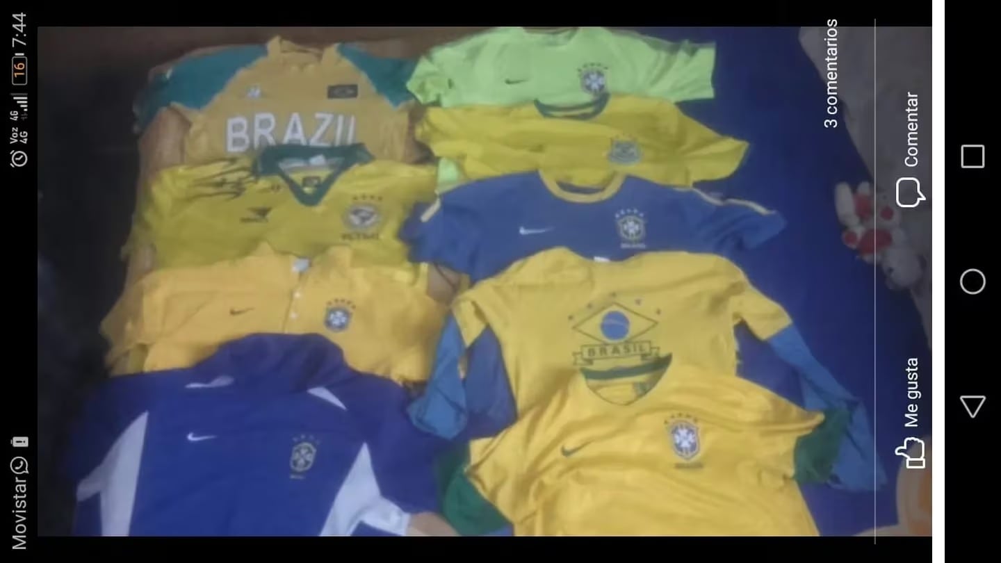 Algunas de las camisetas de Luciano Milla.