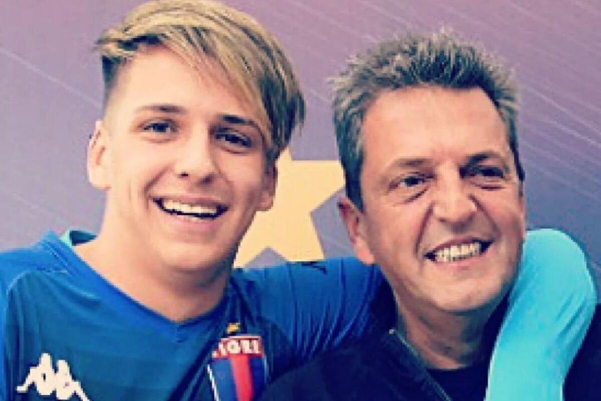Es el hijo de Sergio Massa, se hizo viral por sus respuestas y ya es toda una celebridad en Twitter