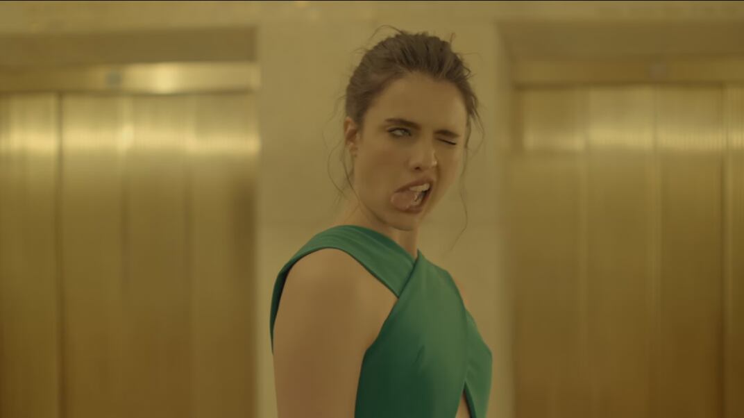  Margaret Qualley en el video de Kenzo.