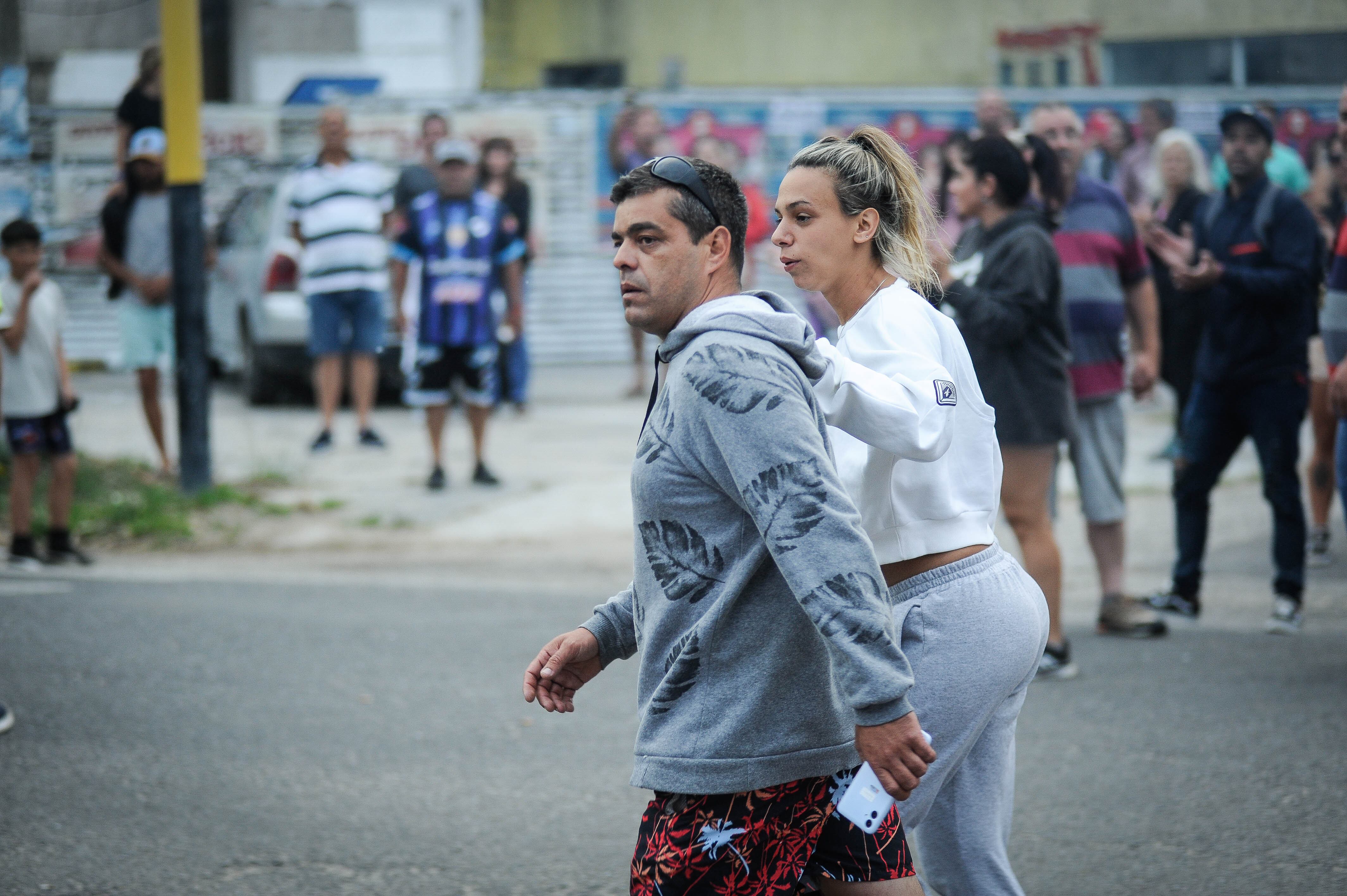 El padre de Tomás Tello, en la marcha a la comisaria por el asesinato de su hijo. (Archivo)