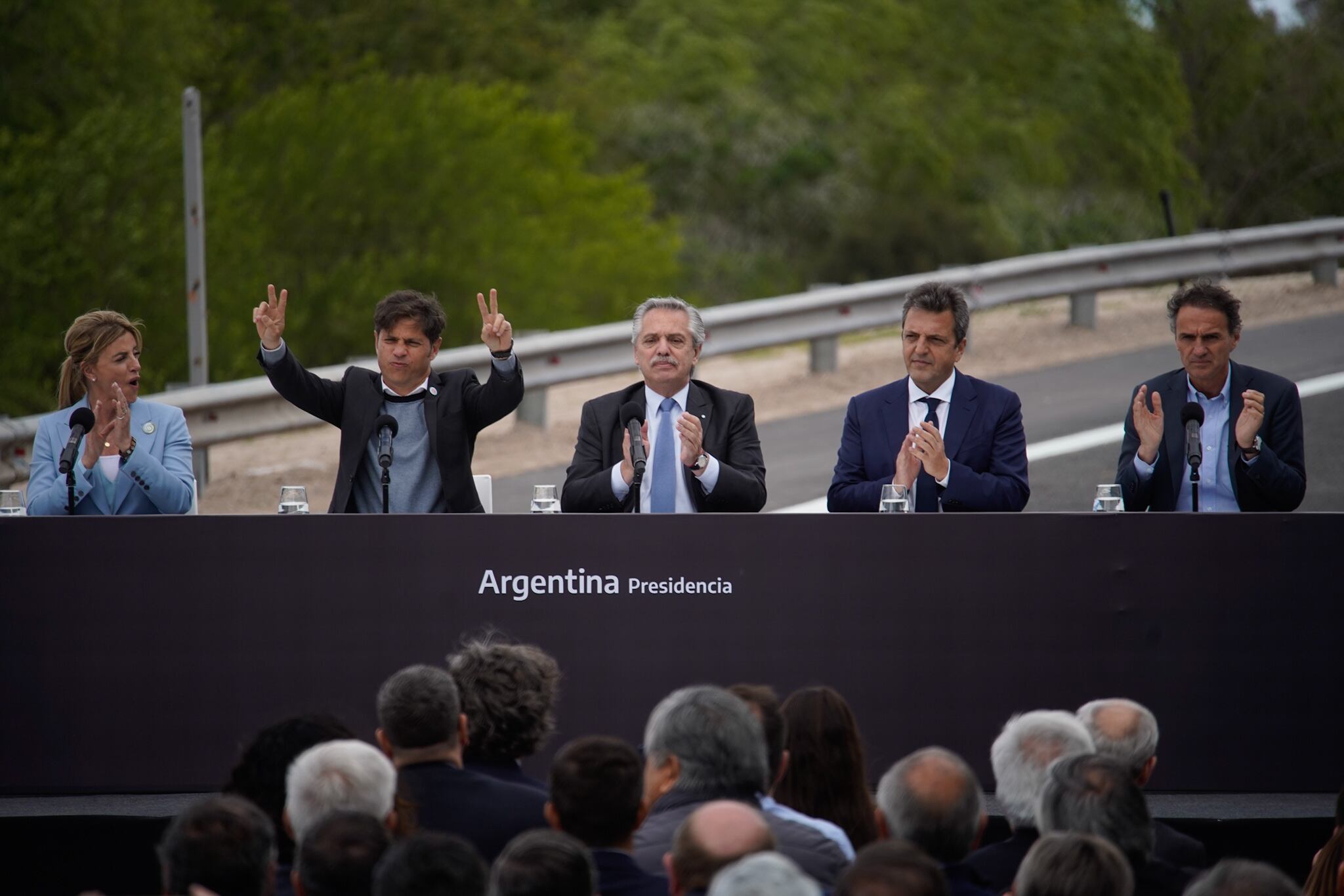 17-10 Acto del Día de la Lealtad en Cañuelas. Alberto Fernández junto a Axel Kicillof, Sergio Massa y Gabriel Katopodis inauguran una obra en la autopista a Ezeiza. Foto: Clarín.