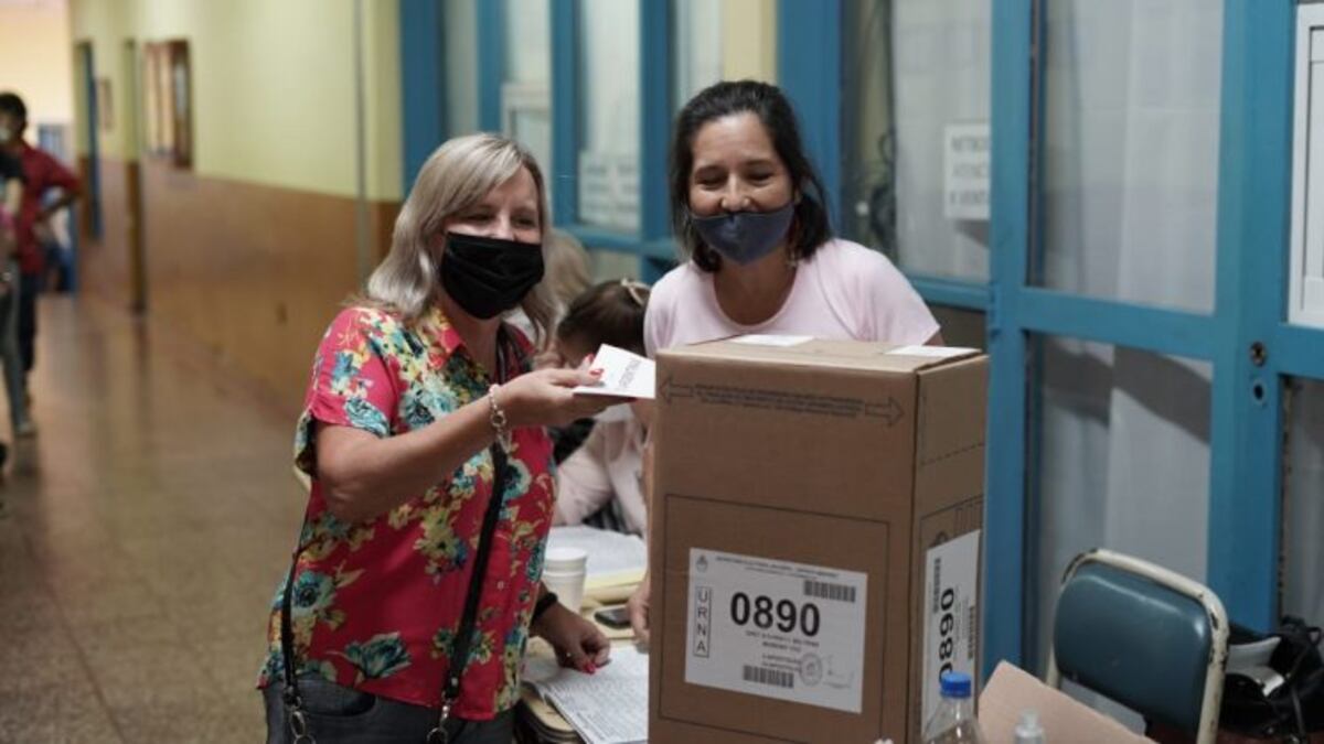 Elecciones 2021: la intendente de Apóstoles, Maria Eugenia Safrán, ya emitió su voto